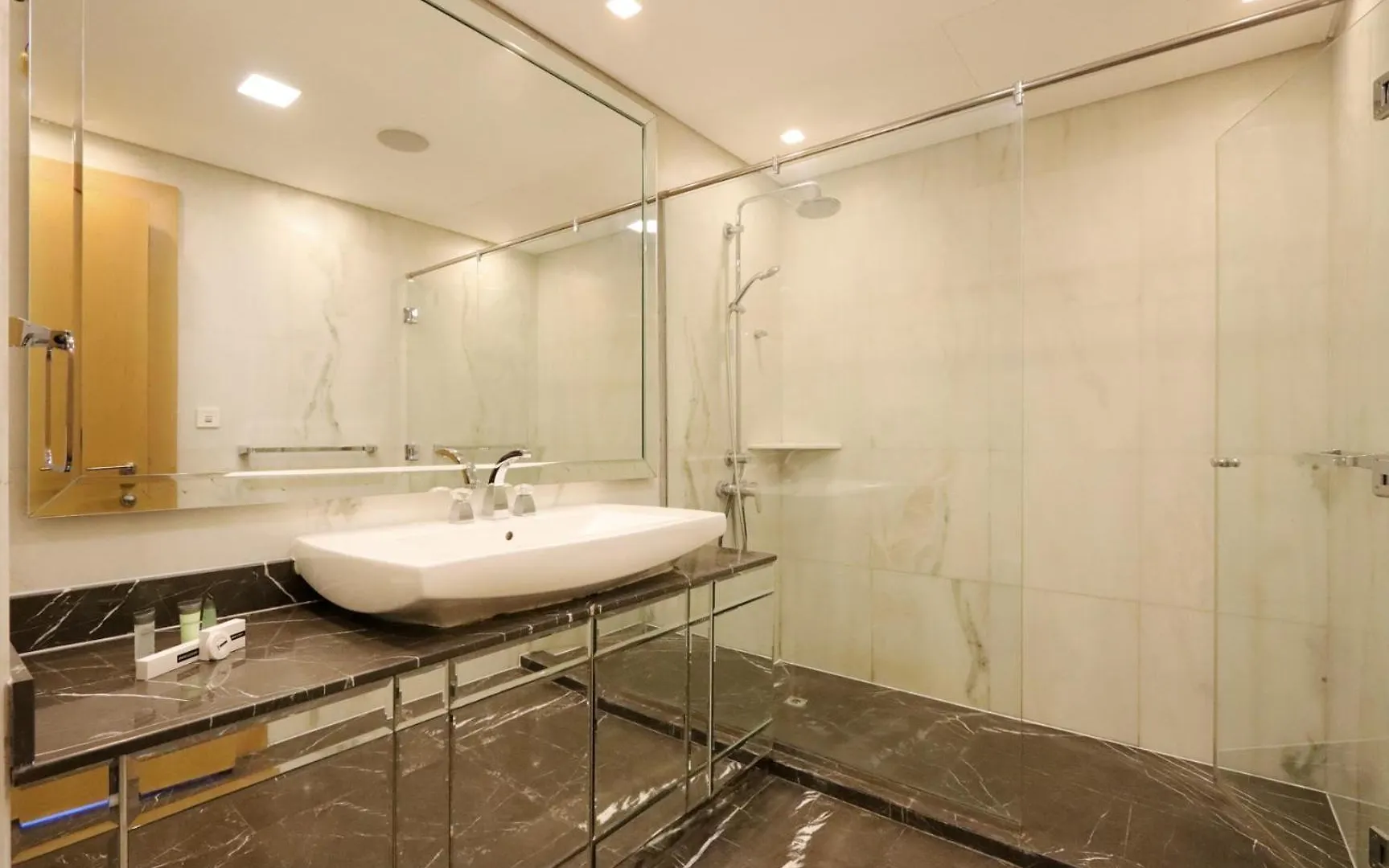 Apartmán Livbnb Suites - 1Br With Sea View & Beach Access Dubaj