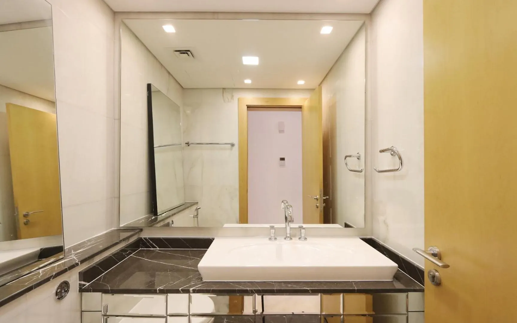 Livbnb Suites - 1Br With Sea View & Beach Access Dubaj