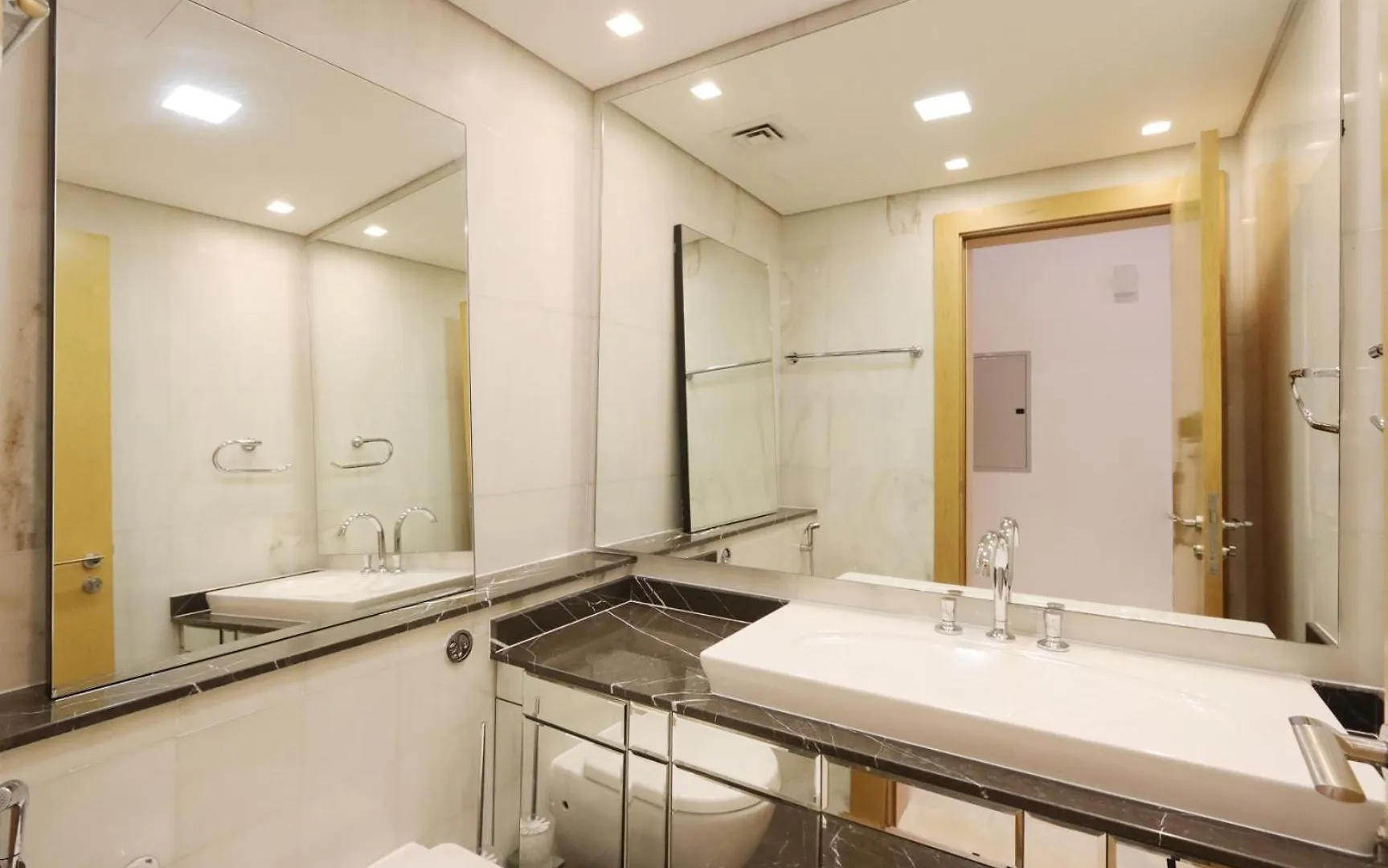 Livbnb Suites - 1Br With Sea View & Beach Access Dubaj Apartmán